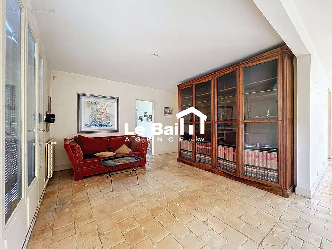 Maison 210 m² à Voisins-Le-Bretonneux  - photo 6