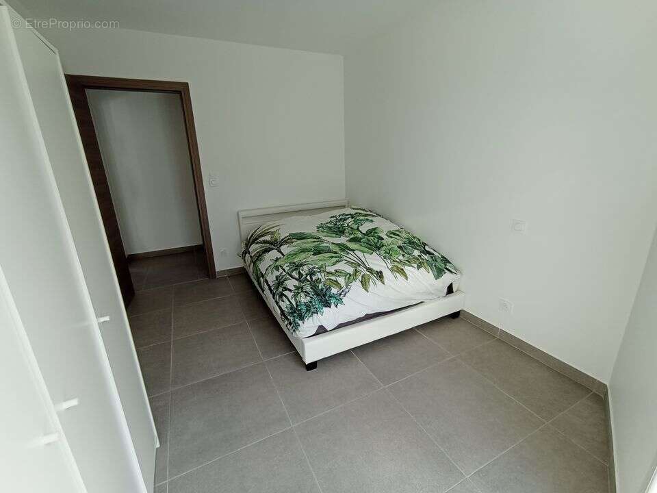 Maison à CREUZIER-LE-VIEUX