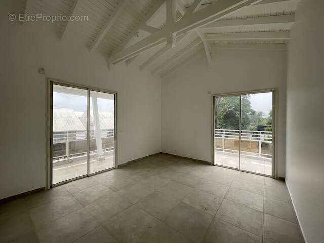 Maison à LES ABYMES