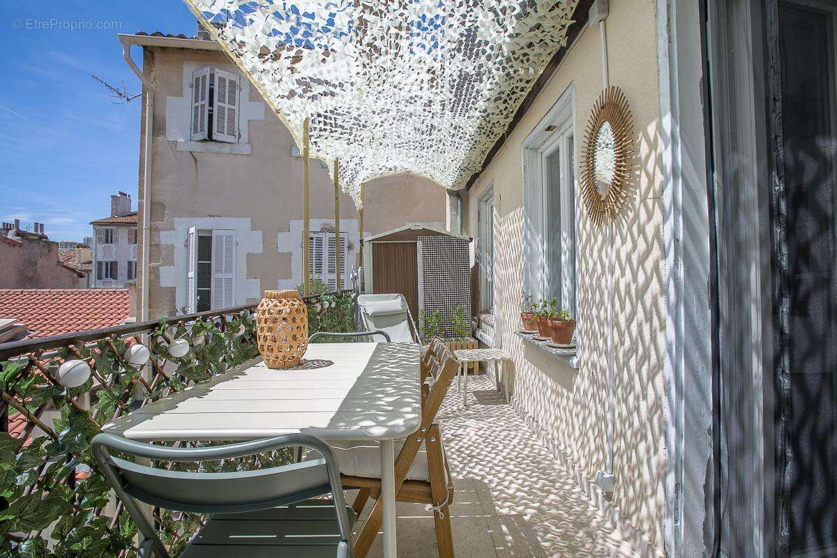 Appartement à MARSEILLE-6E
