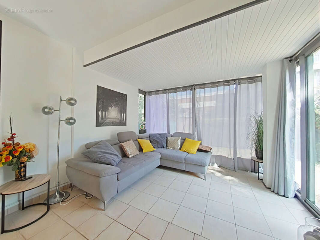 Appartement à FONTENAY-LE-FLEURY
