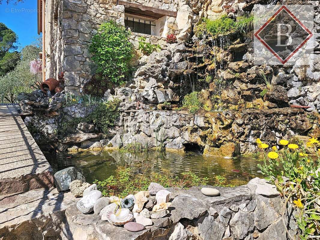 Maison à SAINT-CEZAIRE-SUR-SIAGNE