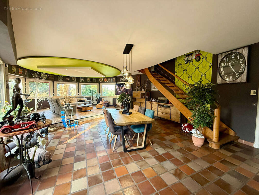 Maison à COMMELLE-VERNAY