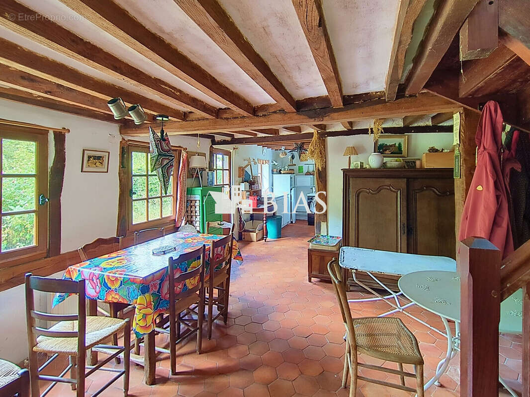 Maison 87 m² à Saint-Denis-Des-Monts  - photo 3