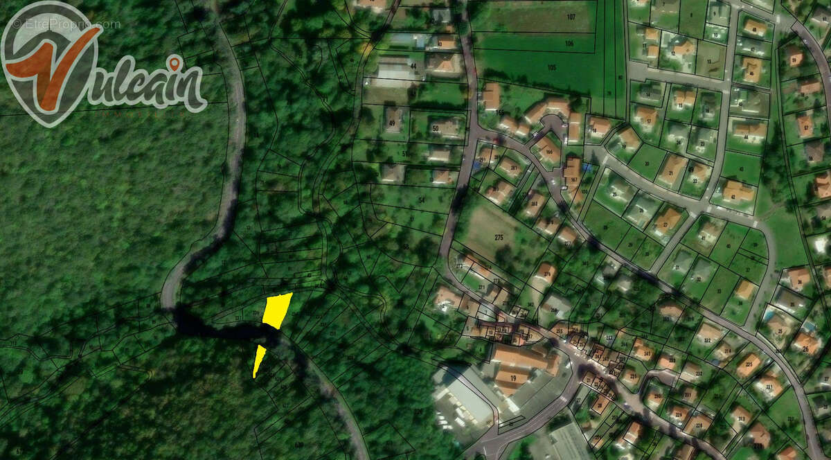 Terrain à SAYAT