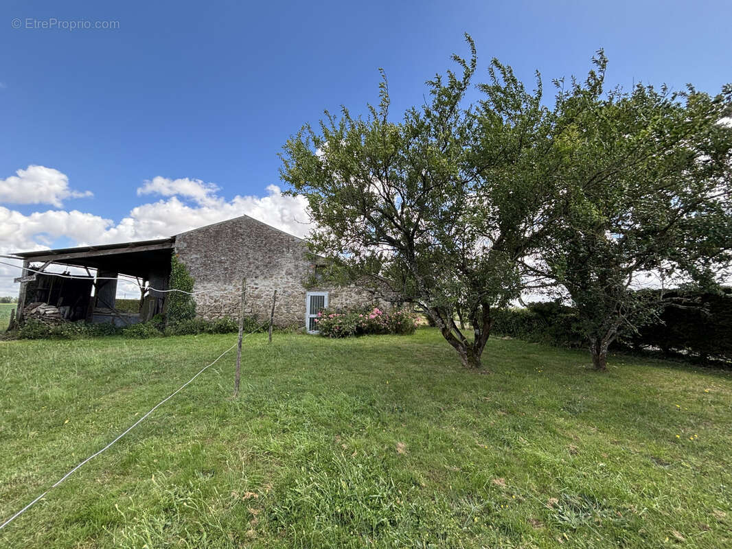 Maison à LES LANDES-GENUSSON