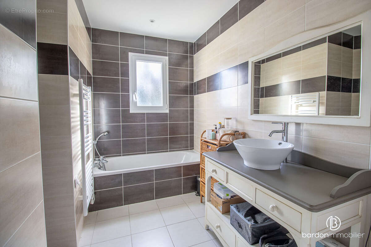 Maison à CHATEAUNEUF