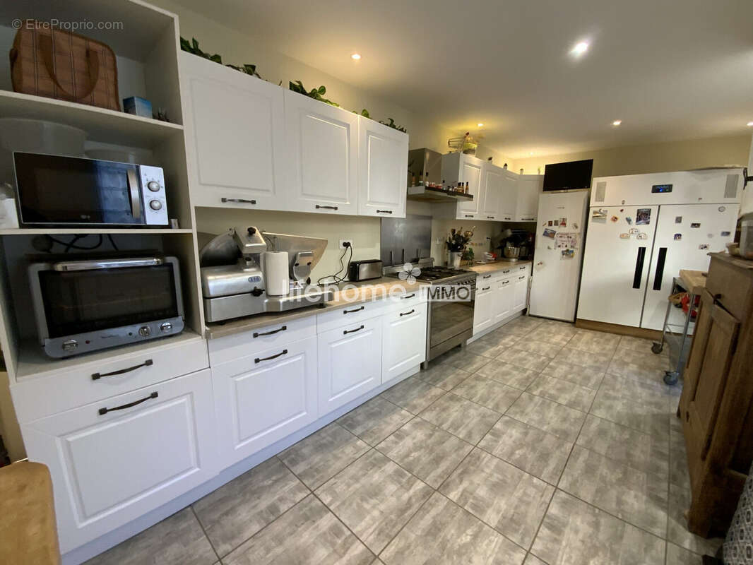 Maison 320 m² à Levroux  - photo 5