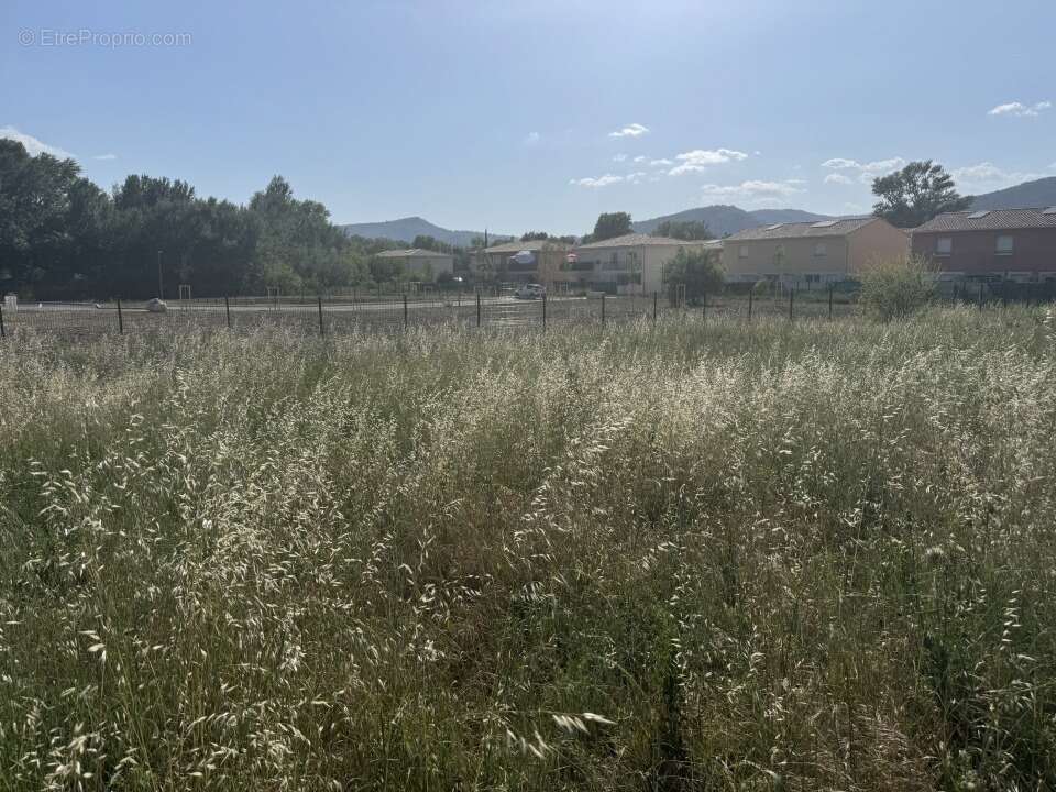 Terrain 643 m² à Les Mees  - photo 2