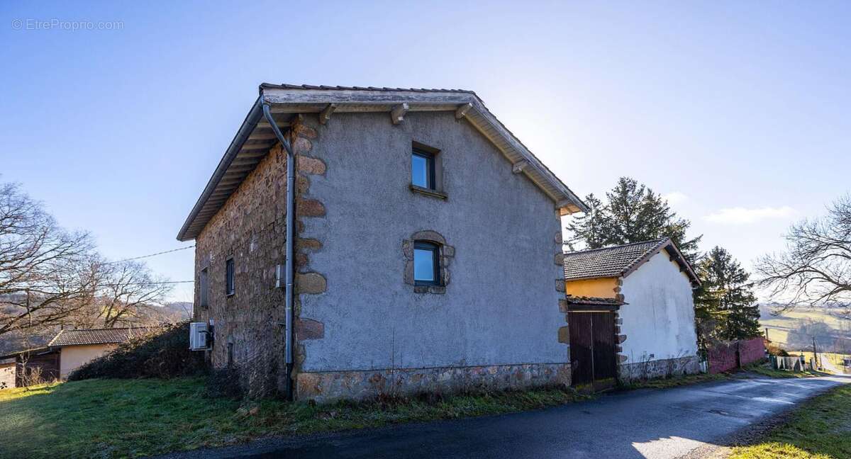 Corps de ferme sur 990 m² de terrain - photo 7