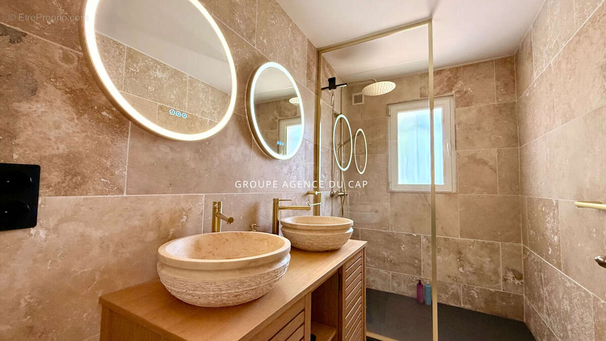 Maison à LES ISSAMBRES