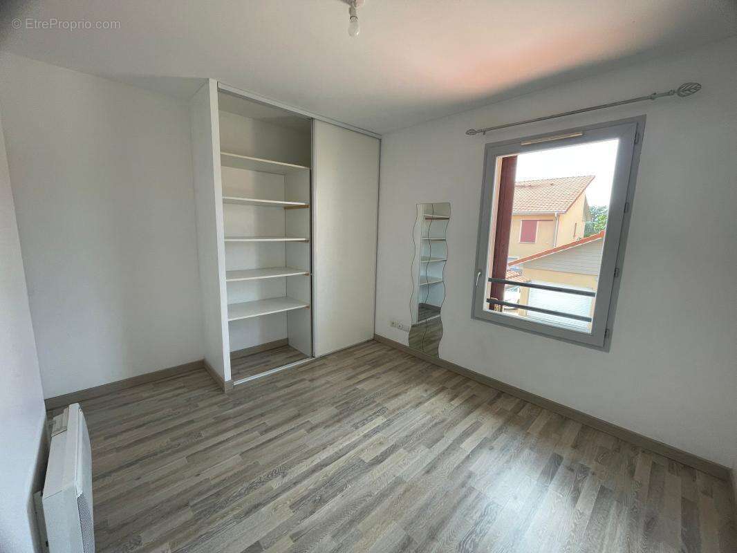 Appartement à ANTHON