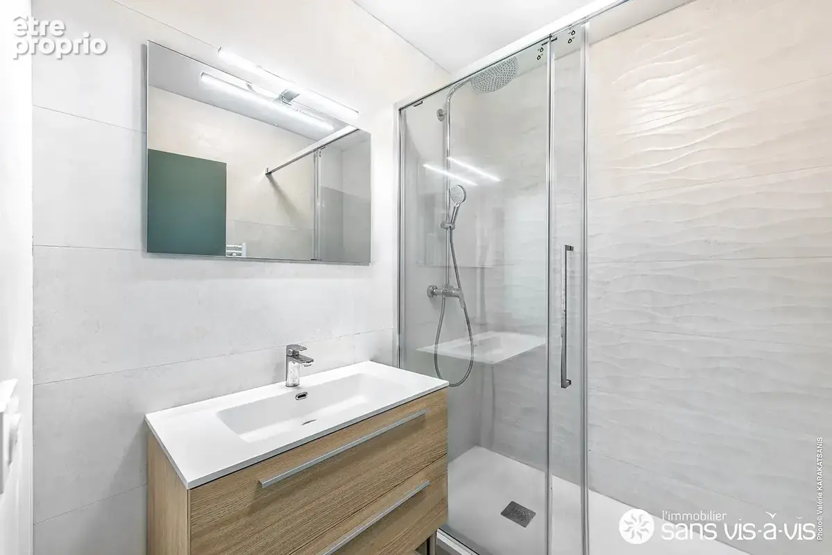 2 pièces rénové de 53 m2   calme, vue dégagée   2 box reunis  de 26 m2 - photo 11