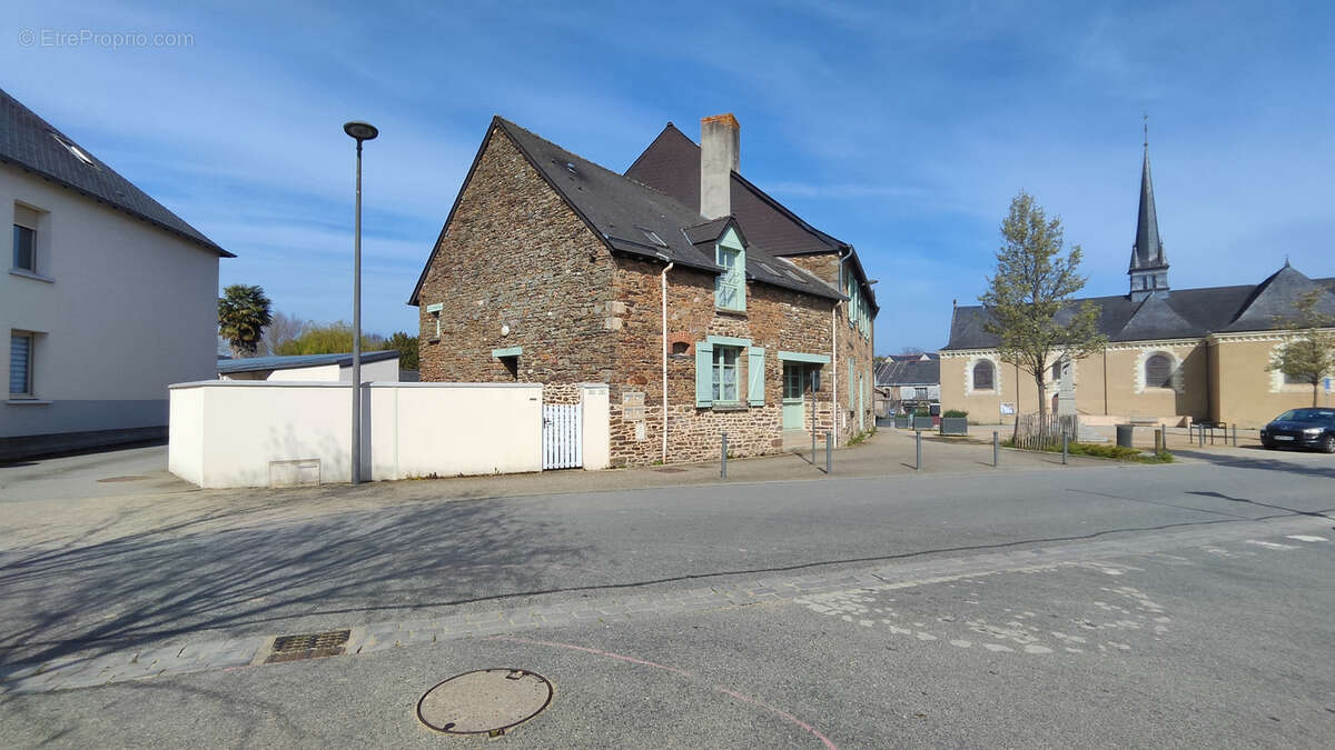 Maison à VERN-SUR-SEICHE