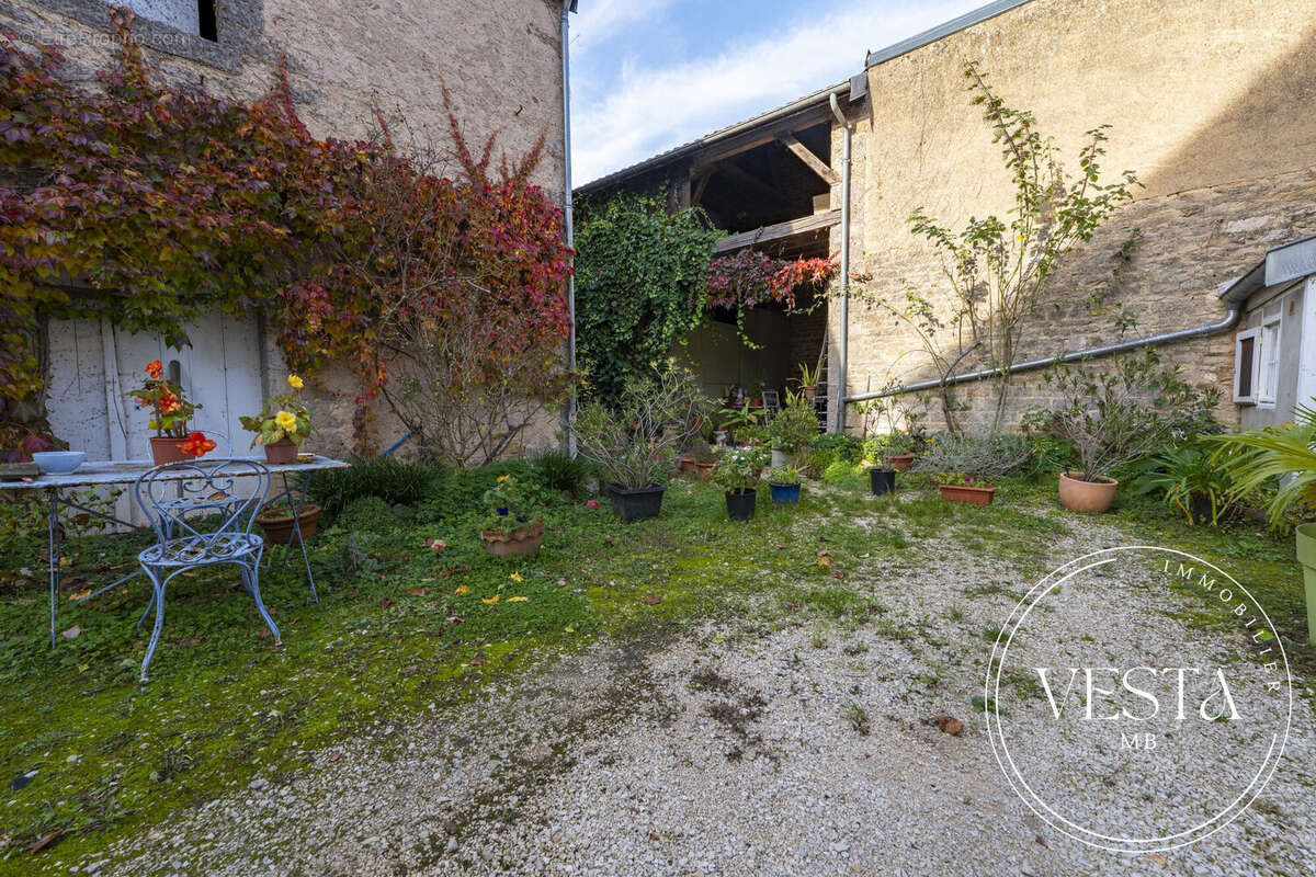 Maison 206 m² à Brochon  - photo 3