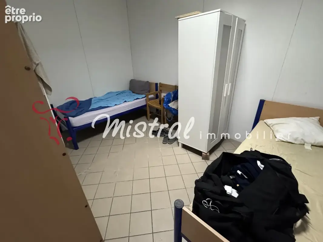 Aigues mortes appartement avec terrasse et local commercial - photo 4