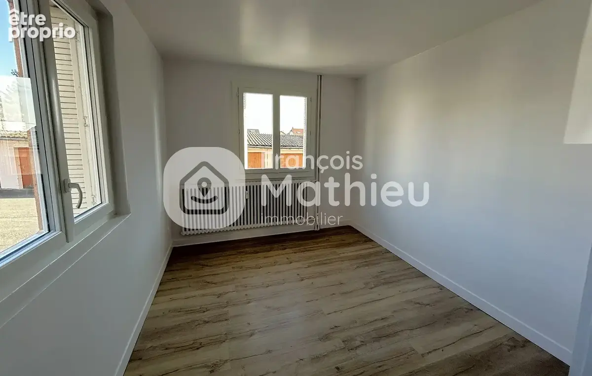 Châtenoy-le-Royal - Appartement T3 rénové avec balcon et cave - photo 8