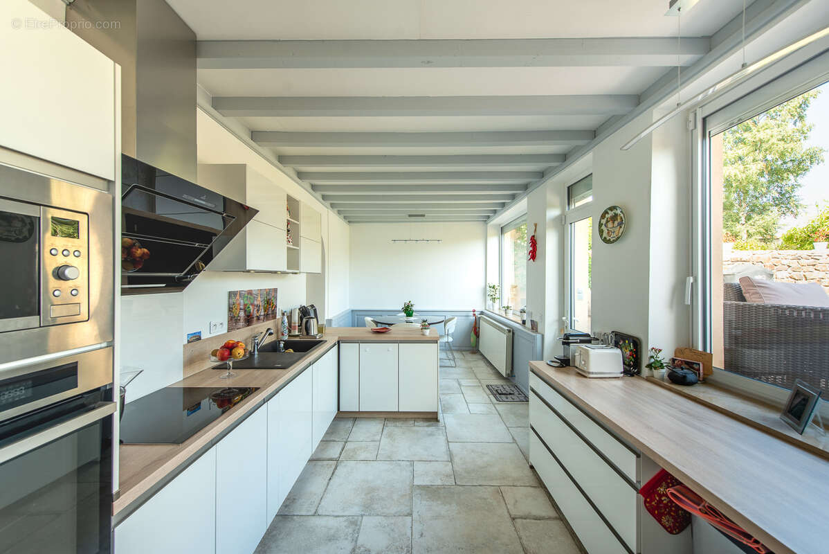 Maison à MONTMELAS-SAINT-SORLIN