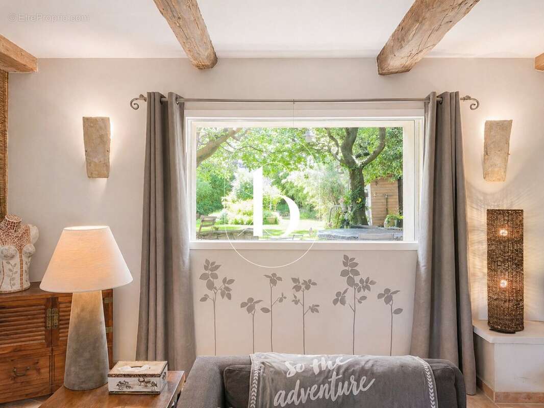Maison à LAUDUN-L'ARDOISE