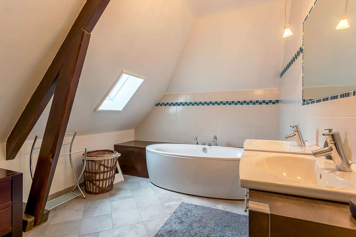 Maison à TASSIN-LA-DEMI-LUNE