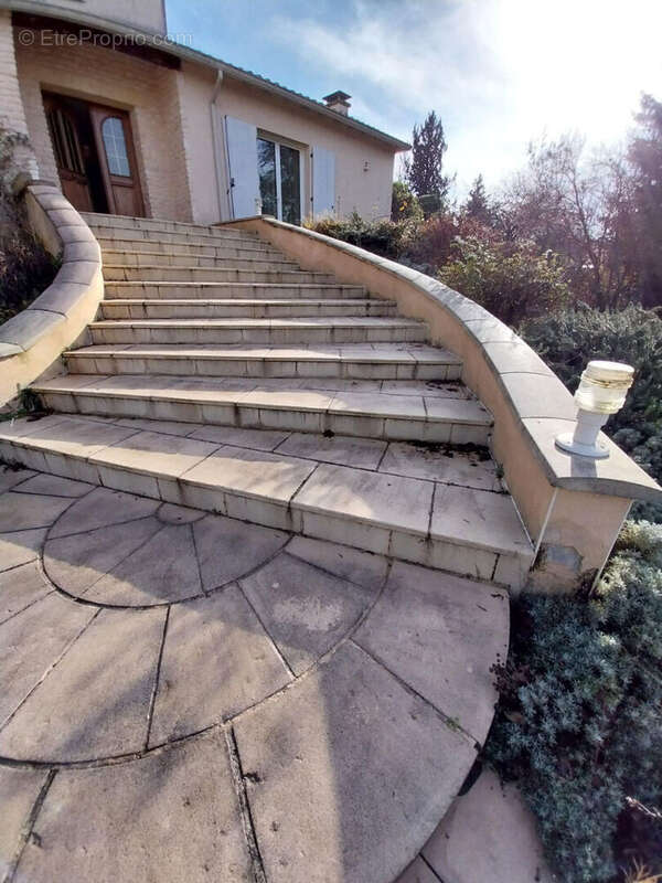 Maison à VOUNEUIL-SOUS-BIARD