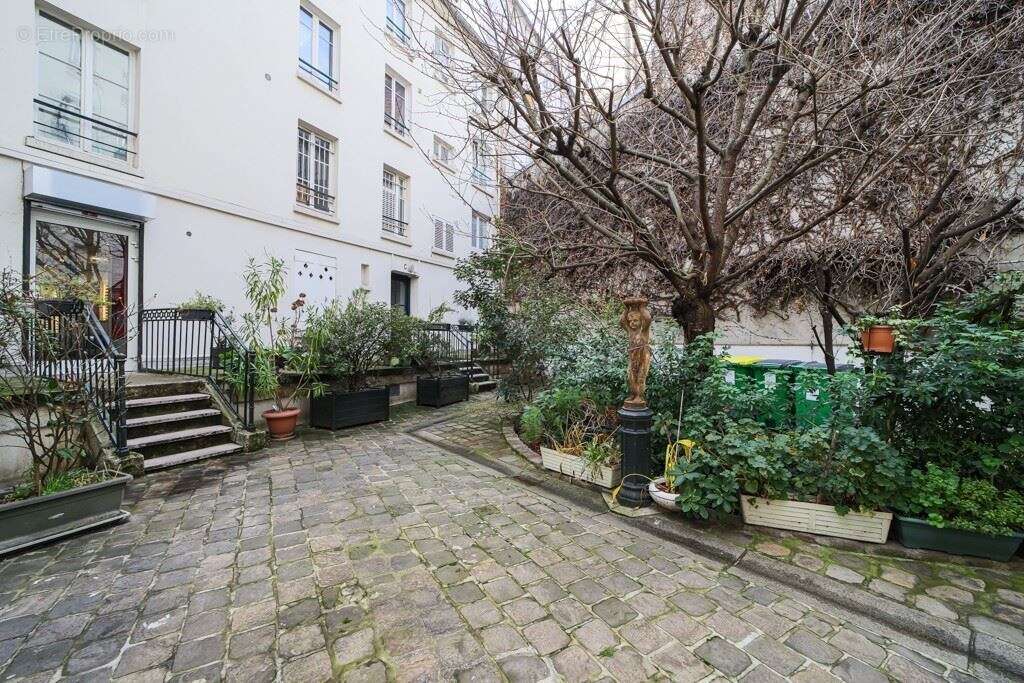 Appartement à PARIS-17E