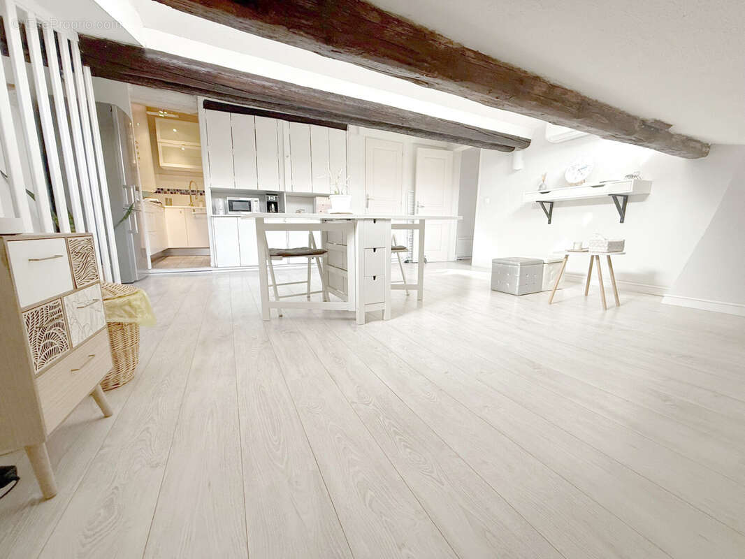 Appartement à MEZE