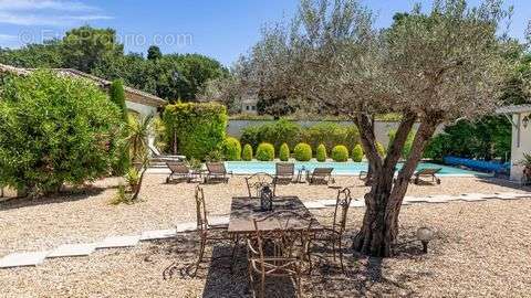 Commerce à SAINT-REMY-DE-PROVENCE