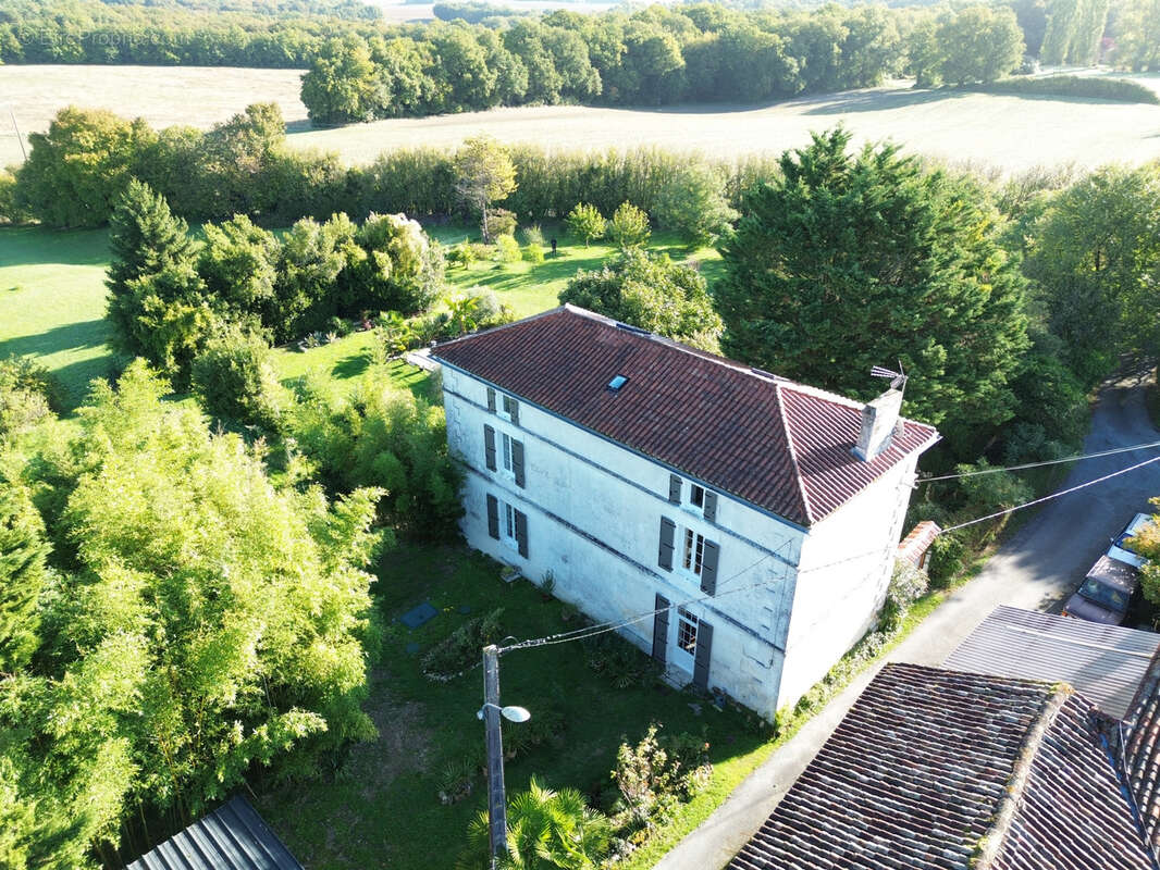 Maison à FOUQUEBRUNE