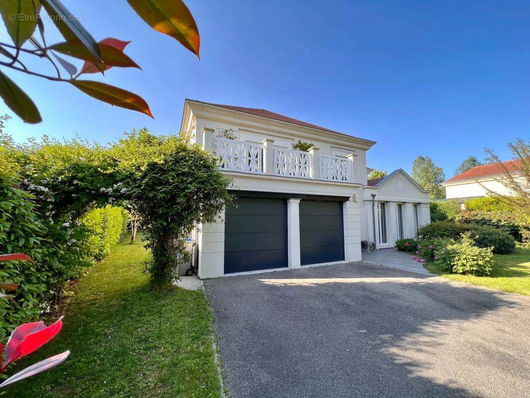 Maison à BAILLY-ROMAINVILLIERS