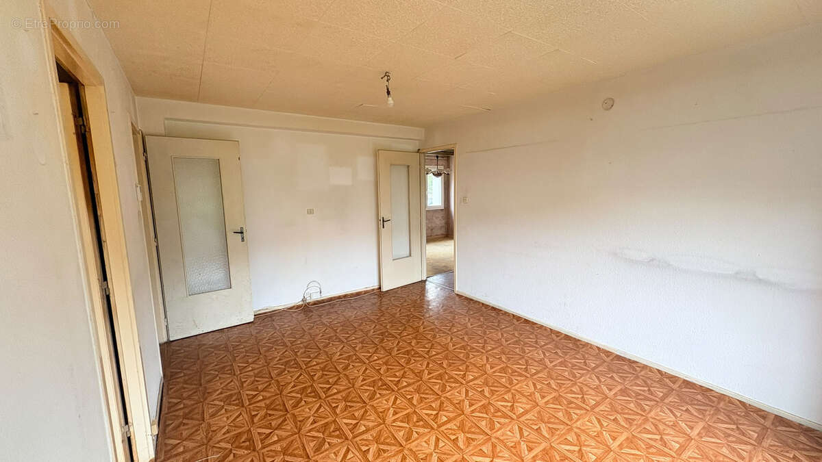 Appartement T4 de 69m2 à rénover - photo 6