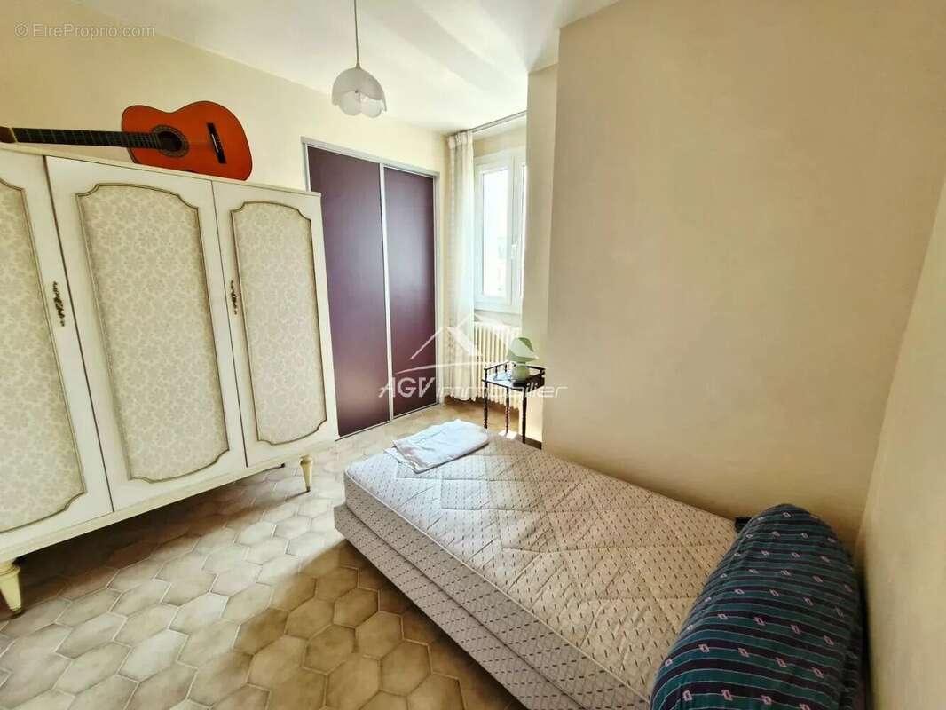 A Alès, maison d'environ 142 m² avec terrain attenant proche des commodités - photo 8