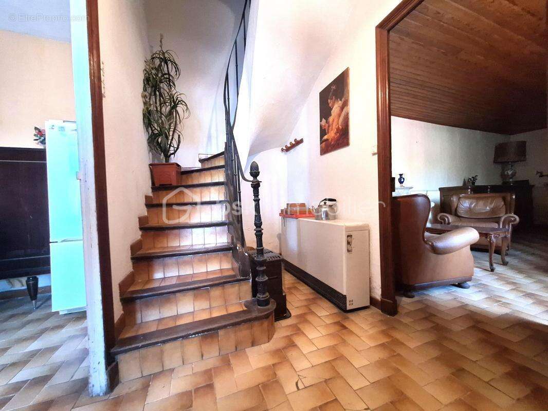 Maison de village - fort potentiel - 88 m2 - 3 chambres - cellier - grenier amenageable - terrasse - photo 6