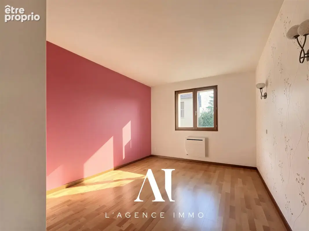 Maison 110 m² à Peronnas  - photo 8