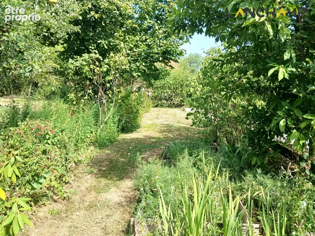Spacieuse maison dans un cadre verdoyant - photo 17