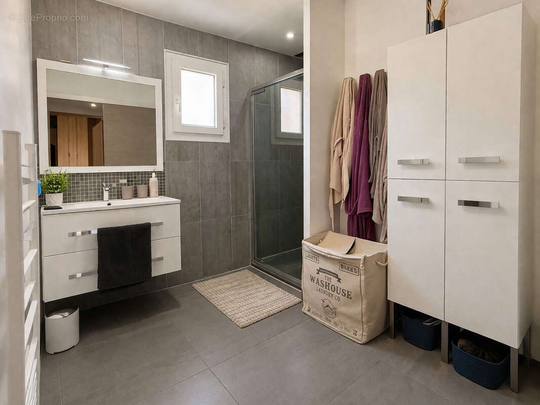 Maison à SAINT-MITRE-LES-REMPARTS