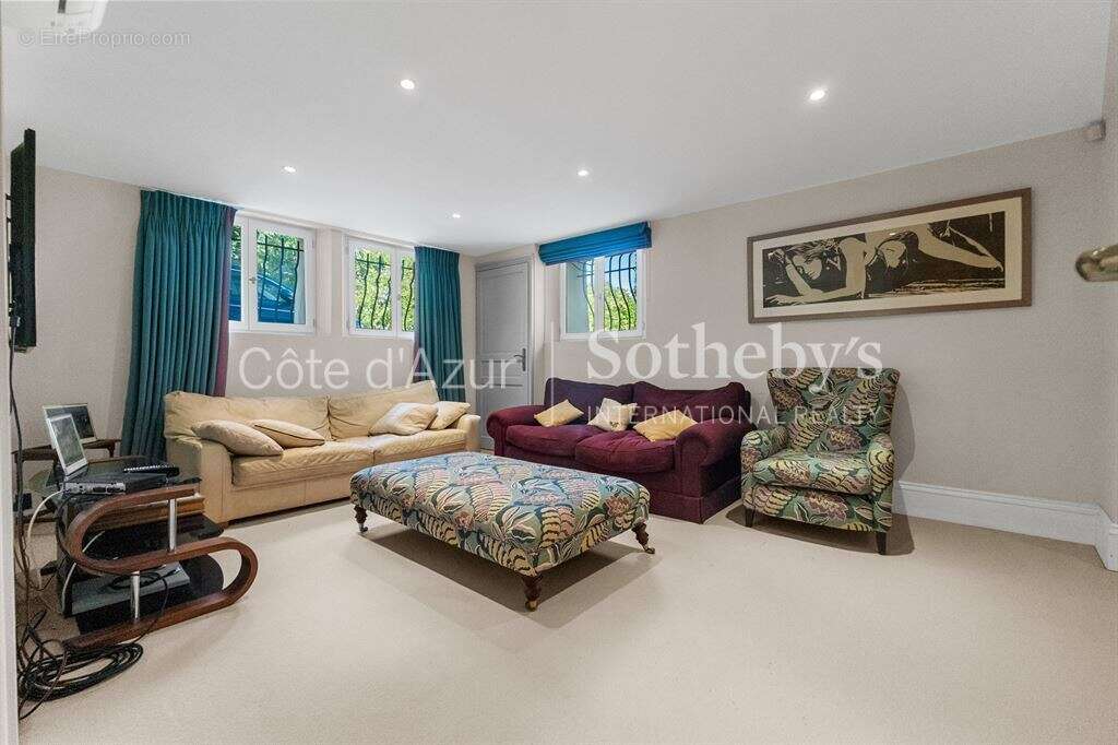 Maison à MANDELIEU-LA-NAPOULE