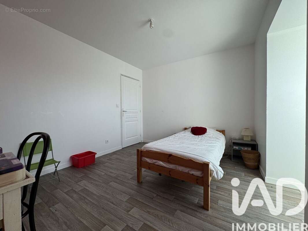 Maison 242 m² à Pruille-L'eguille  - photo 6