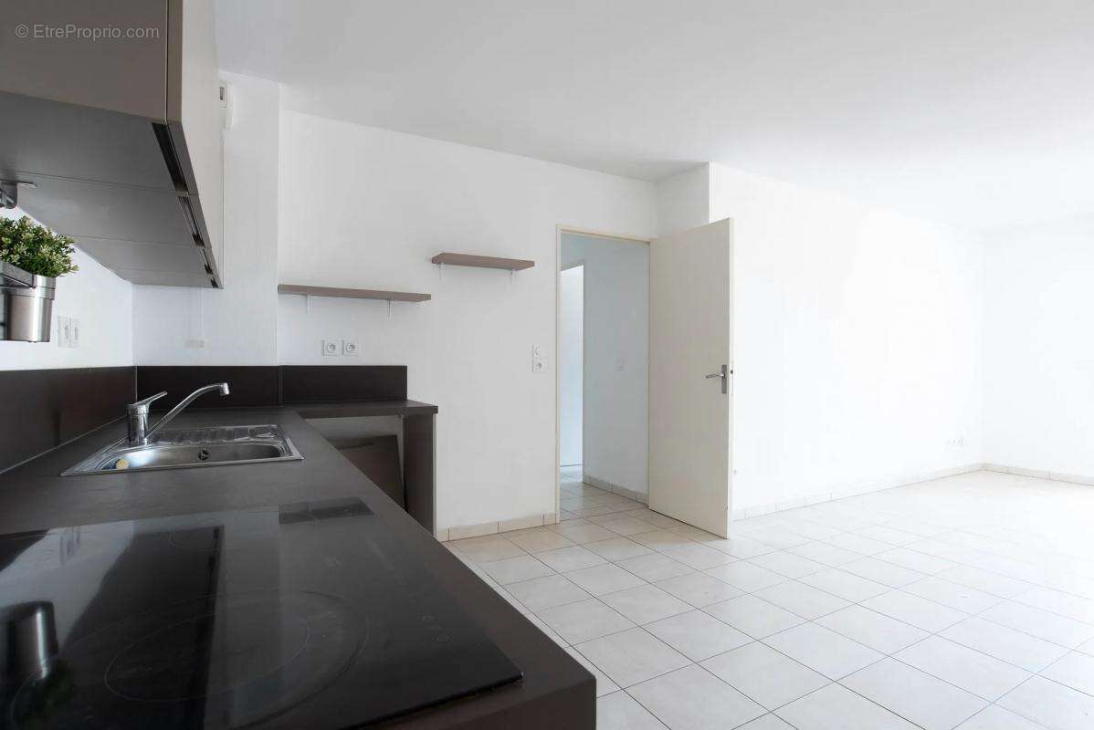 Appartement à ROQUEBRUNE-SUR-ARGENS