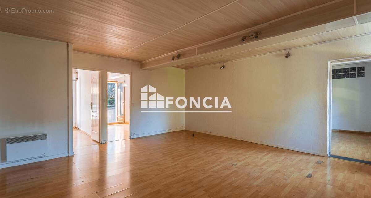 Maison à SAINT-CYR-SUR-MER