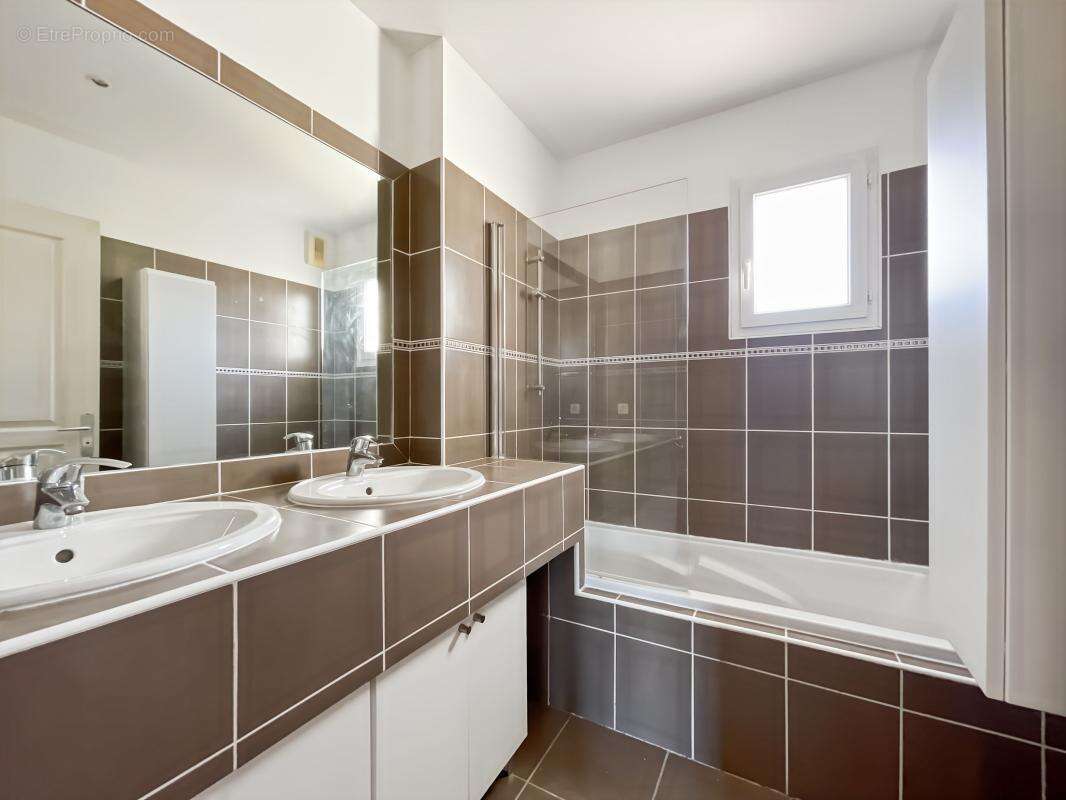 Maison à ROQUEBRUNE-SUR-ARGENS