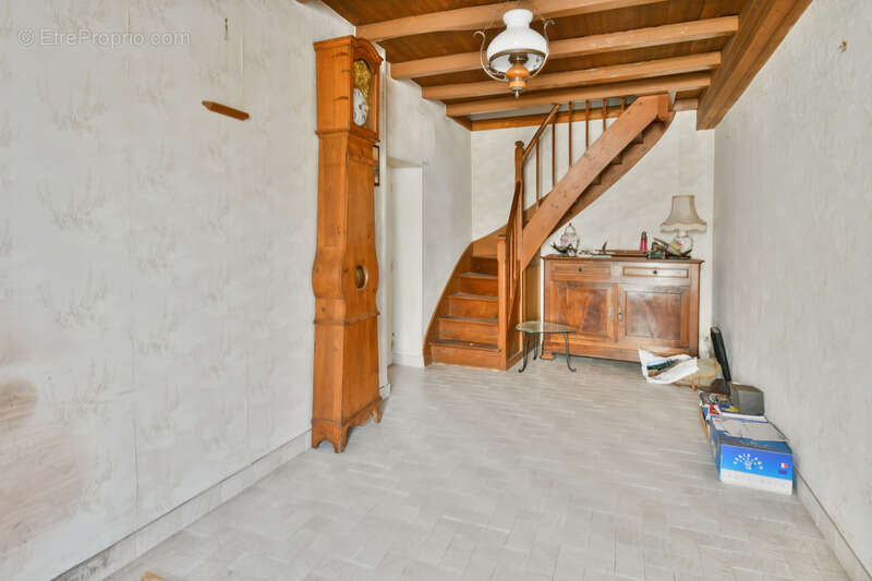 Maison à BRIZAMBOURG