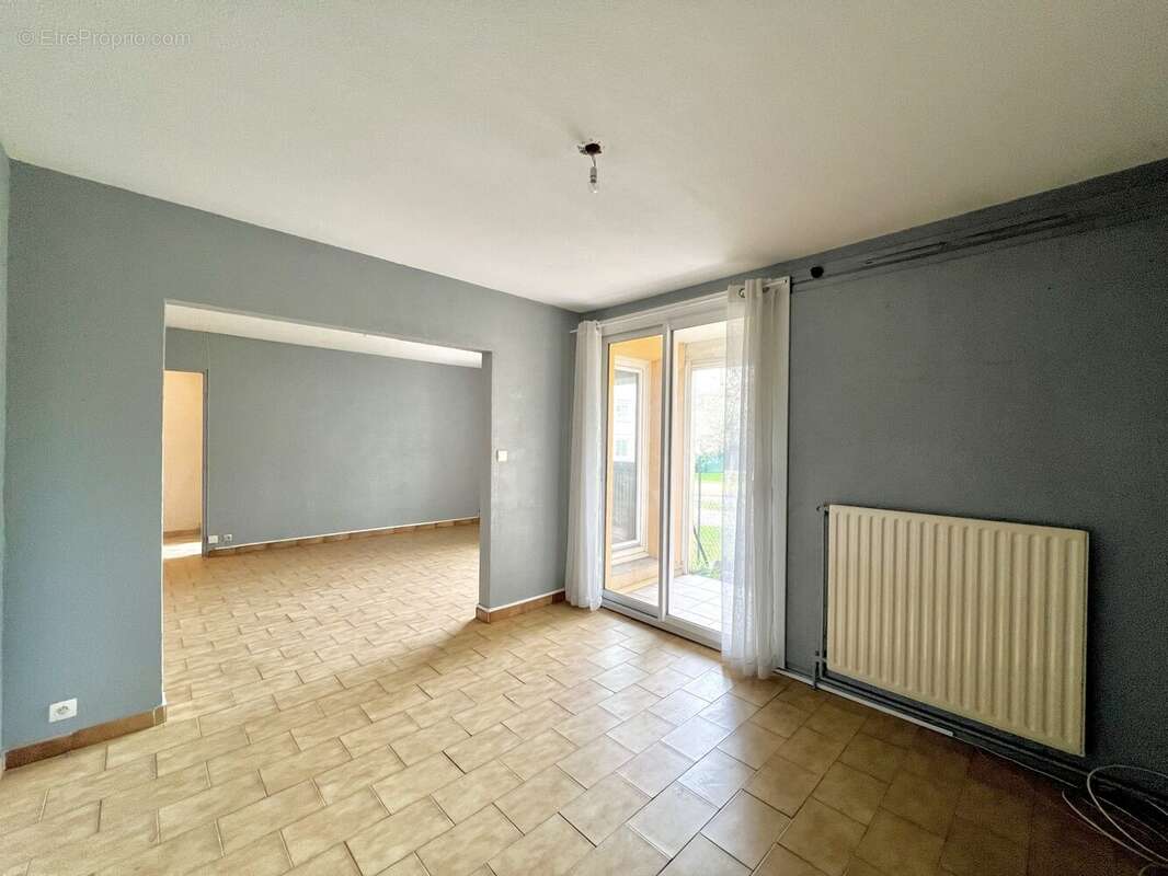 Appartement à DECINES-CHARPIEU