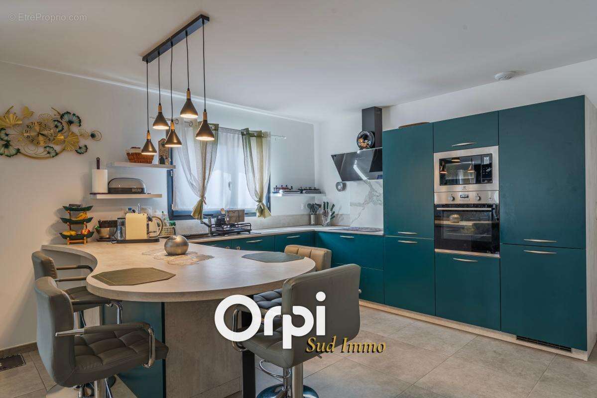 Maison à ALBA-LA-ROMAINE