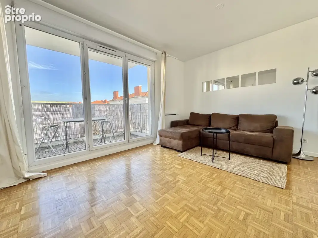 T2 sans vis-à-vis, étage élevé, balcon. - photo 1