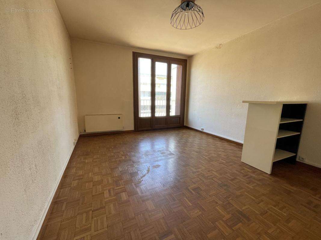 Appartement à MARSEILLE-4E
