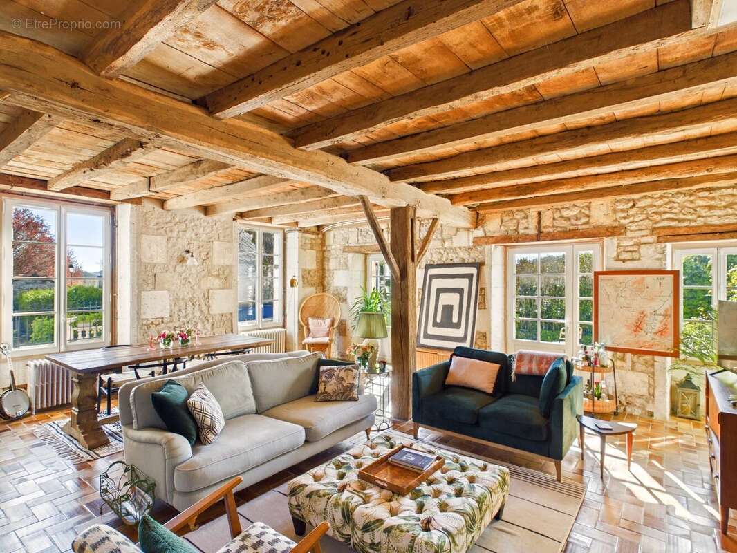 Maison à SALLES-LAVALETTE