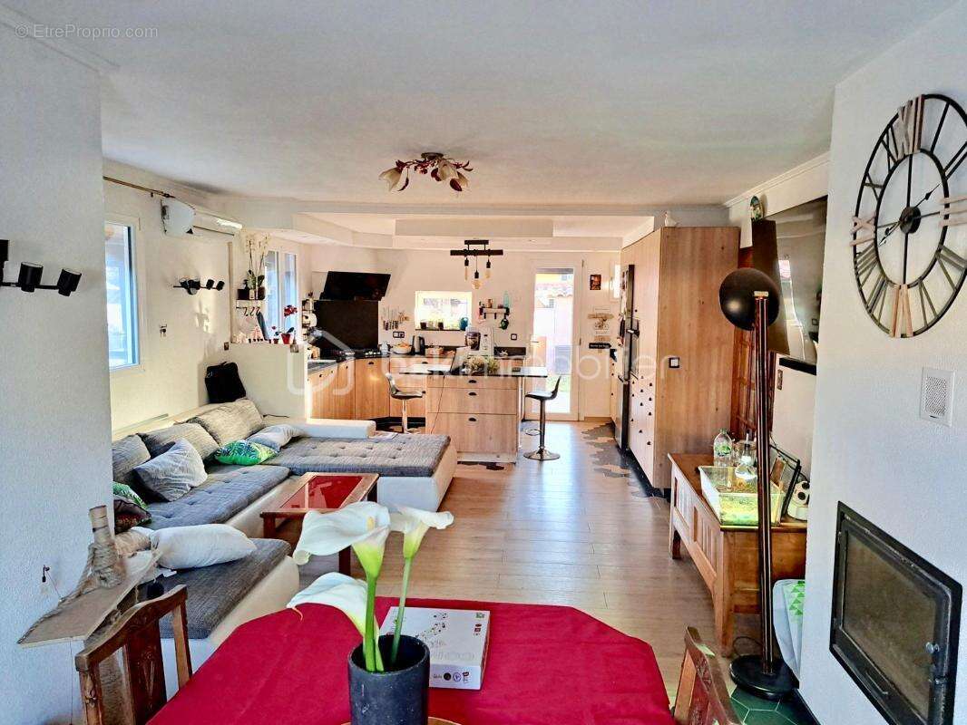 Maison à SAINT-LAURENT-DE-LA-SALANQUE