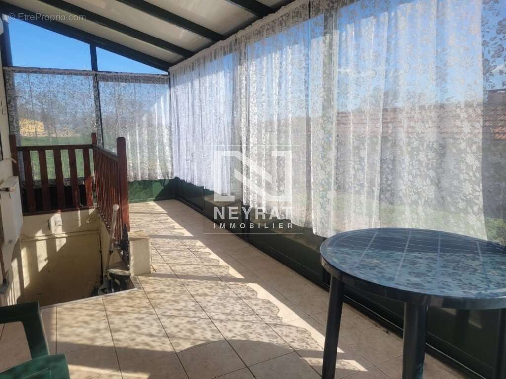 Maison à SAINT-LEGER-SUR-VOUZANCE