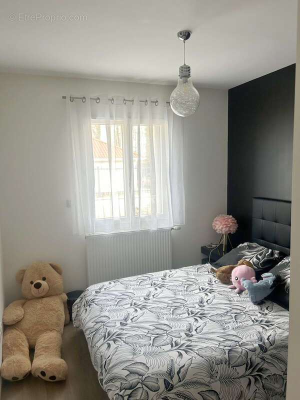 Maison à LA CHAPELLE-DE-LA-TOUR